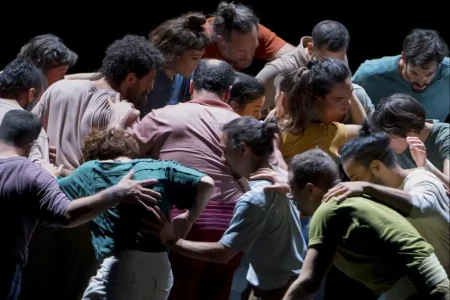 Lo spettacolo "Le Pas du Monde" del Collectif XY